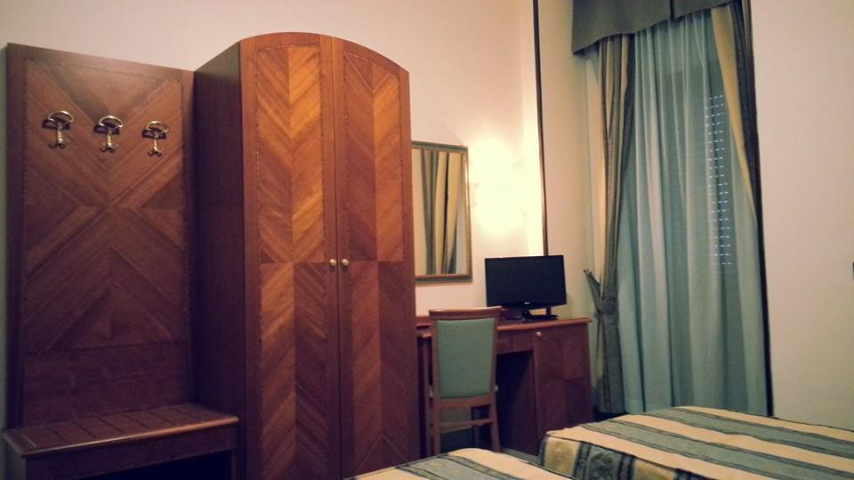 Hotel Serenella Agropoli Zimmer foto